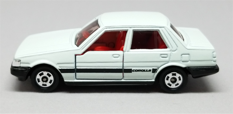 Illustration for article titled Radcast 2018: Tomica Toyota Corolla Sedan